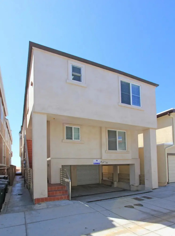 E Ocean Front A (68131) - 2 Br townhouse by RedAwning
