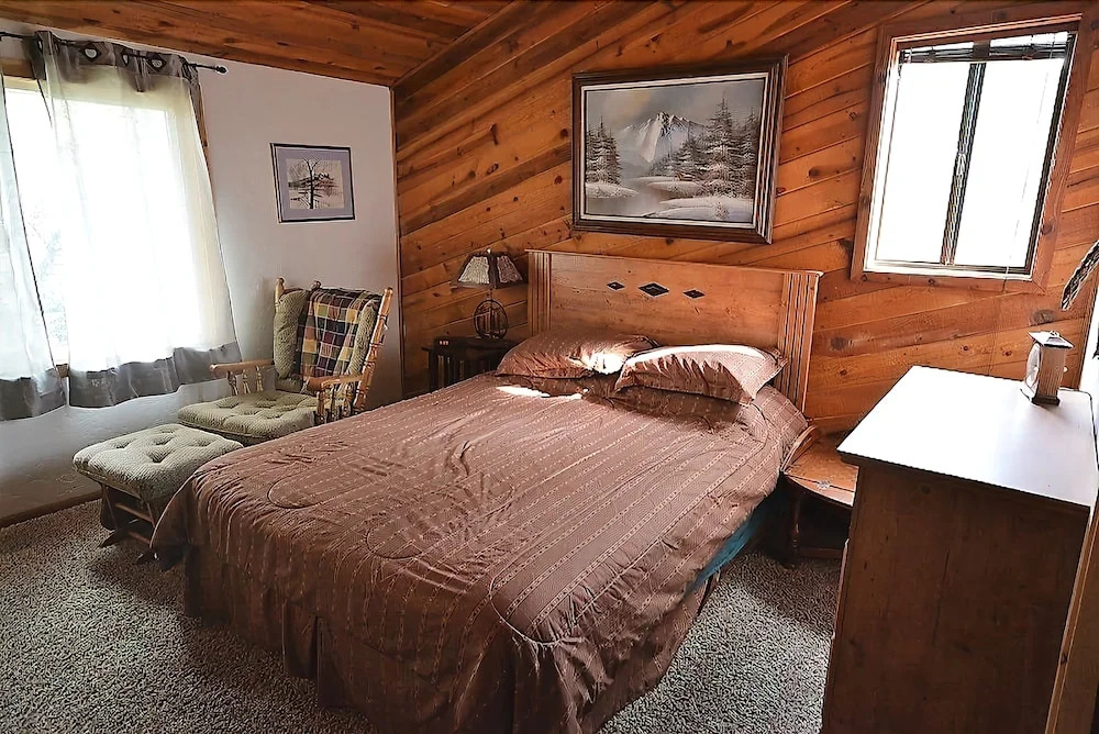 Guys Getaway - Two Bedroom Cabin