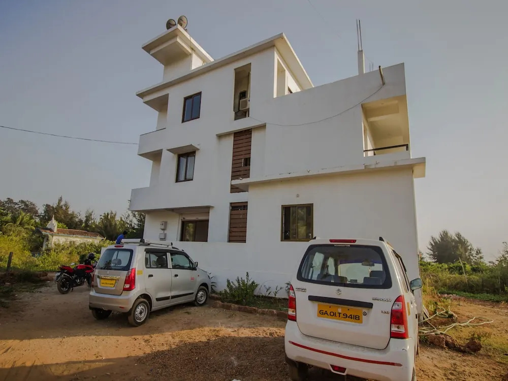 OYO 14305 Home Sea View Studio Morjim Beach