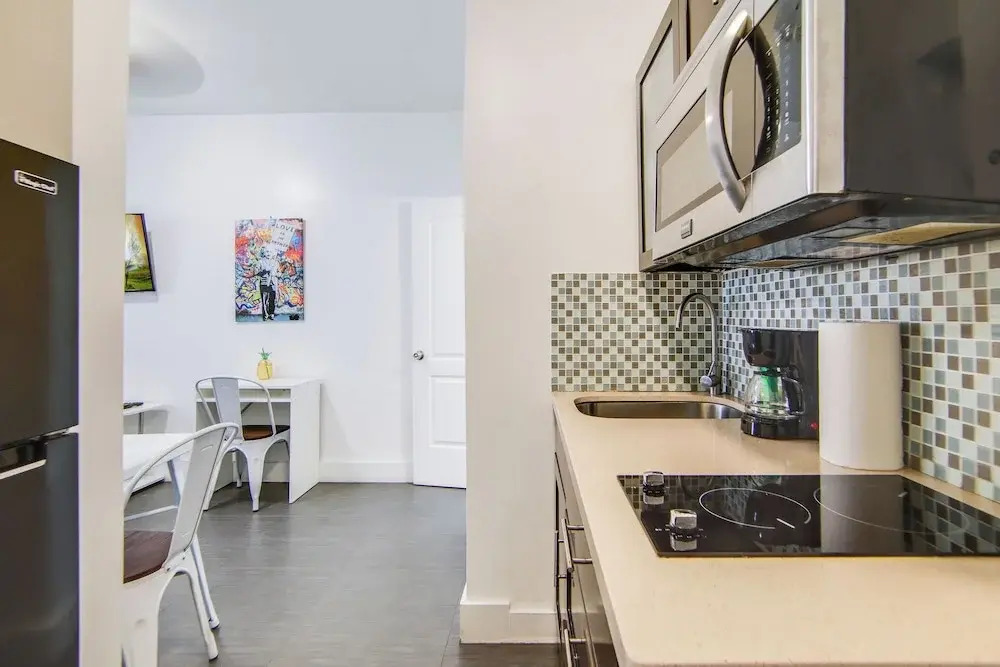 Cozy South Beach 1BR Apt Near Beach and Ocean Drive