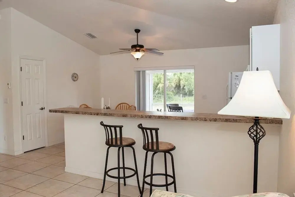 Rotonda West 2 Bedroom Condo w Lanai 9 miles to Gulf Beaches 2 Condo