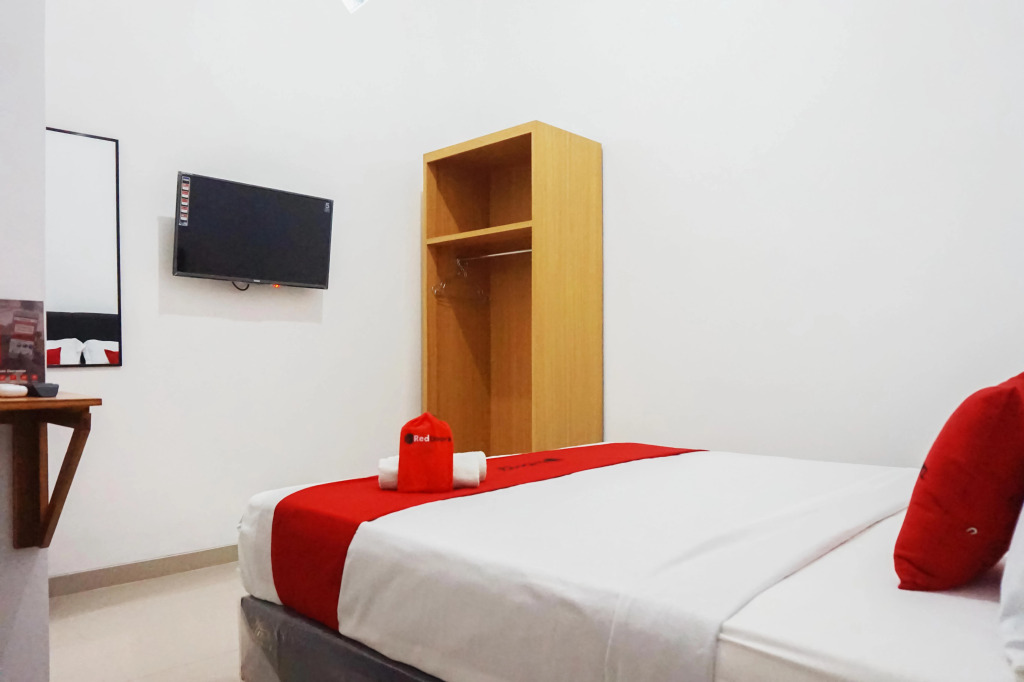 RedDoorz @ Jalan Danau Limboto
