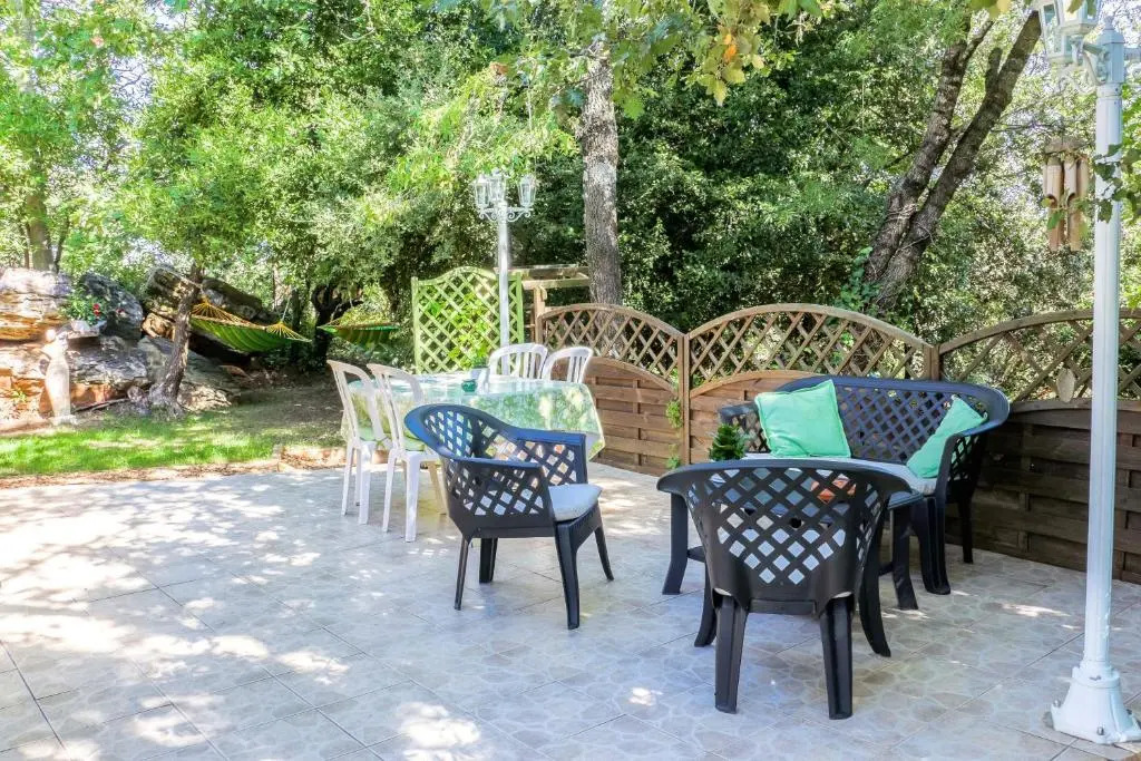 Maison d'une chambre avec piscine partagee terrasse amenagee et wifi a Pougnadoresse