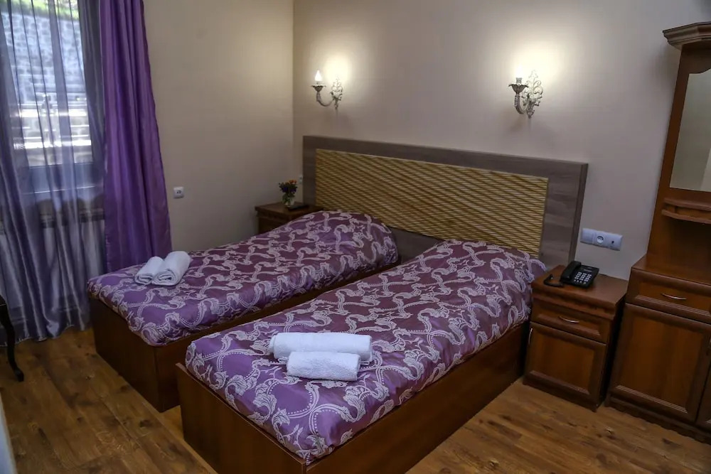 Отель Лара