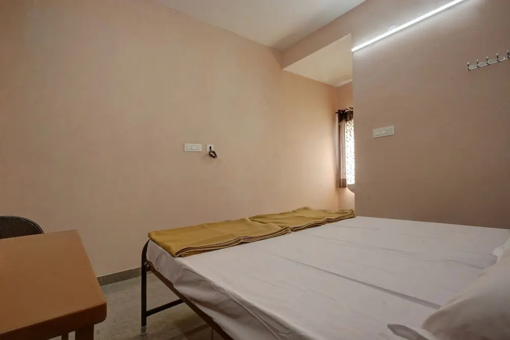 Sri Rugmani Residency by OYO Rooms