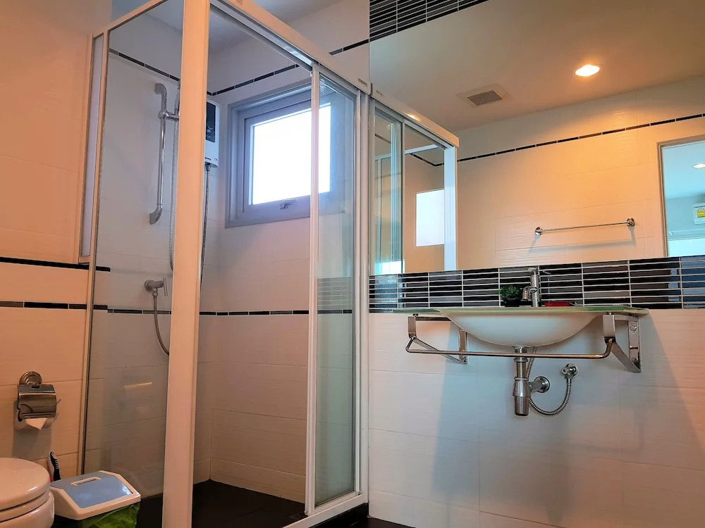 1BR Centric Sea 115 With Infinity Pool