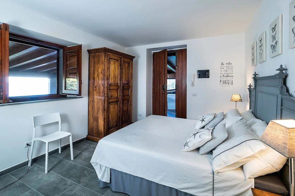 Villa La Timpa - antica e maestosa villa con jacuzzi privata con una meravigliosa vista sull'Etna e sul mare