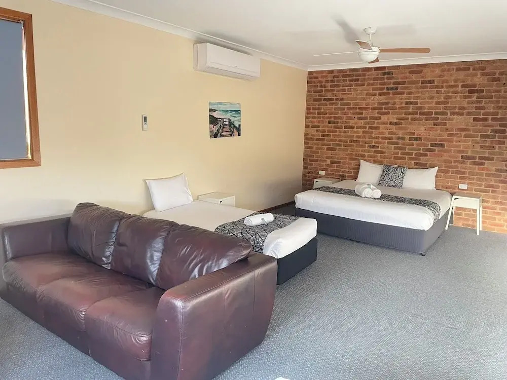 Coastal Bay Motel