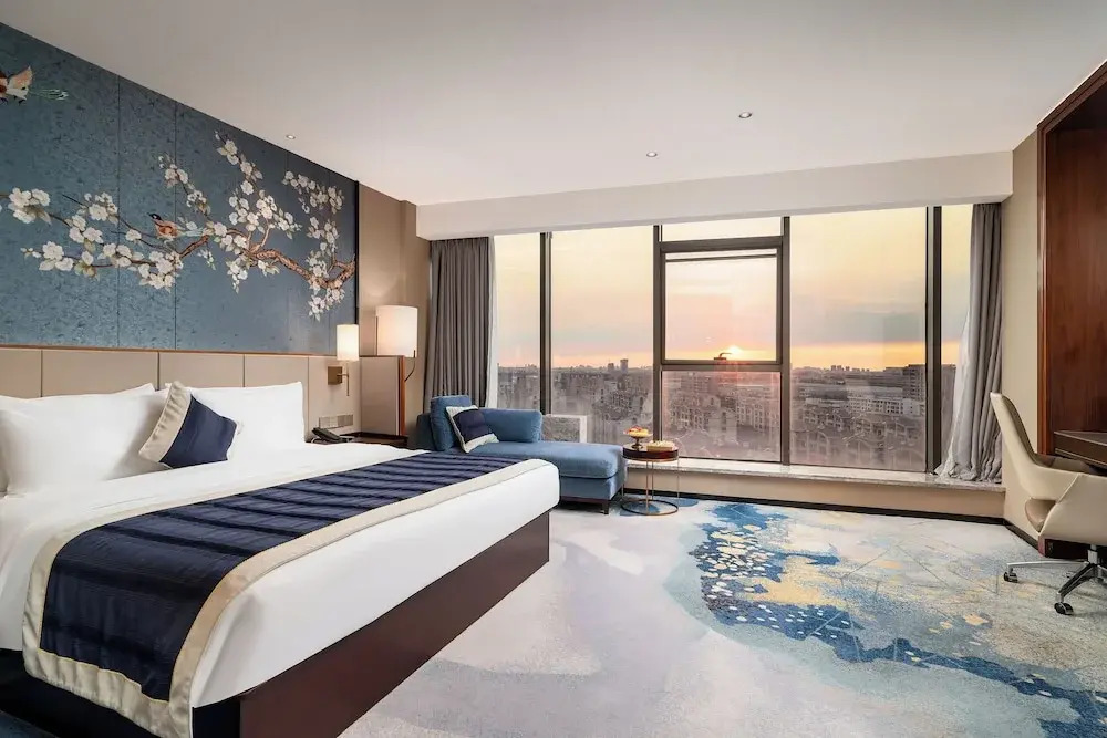 Serene Yuhua Hotel