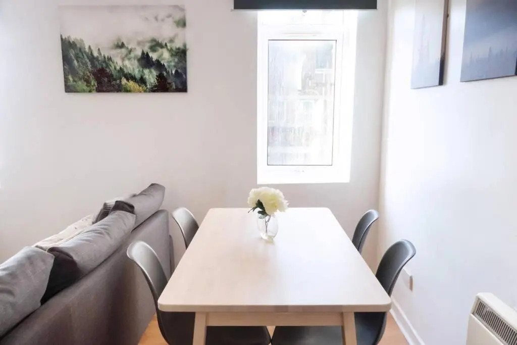 Block of apartments for up to 24 people by centre!