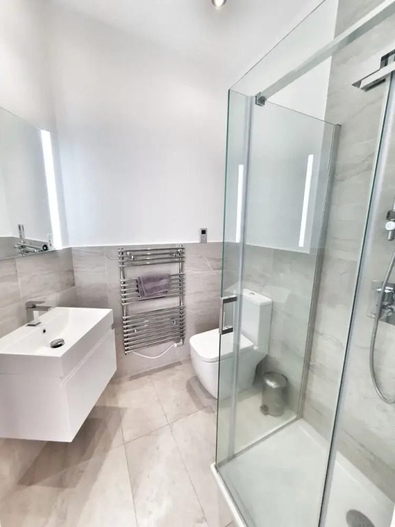 Urbane Spacious Executive Apartment