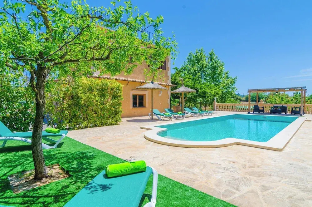 Villa in Manacor With Pool & Tennis Court