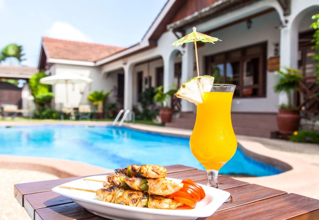 Mahogany Lodge, Cantonments