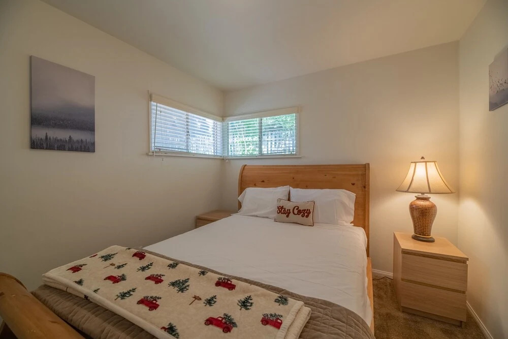 Snow Me Inn - Two Bedroom, one Bath Cabin With a Wood Burning Fireplace! Cozy Deck! 2 Home