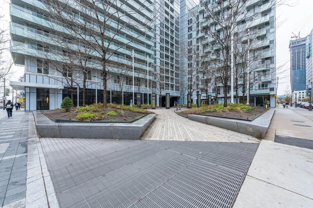 PlanURstay  - 300 Front Street West