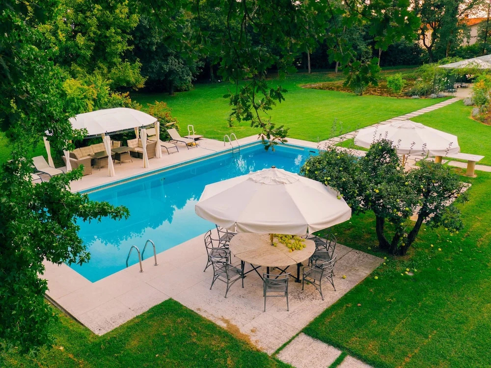 Stunning Villa in Badia Al Pino with Swimming Pool