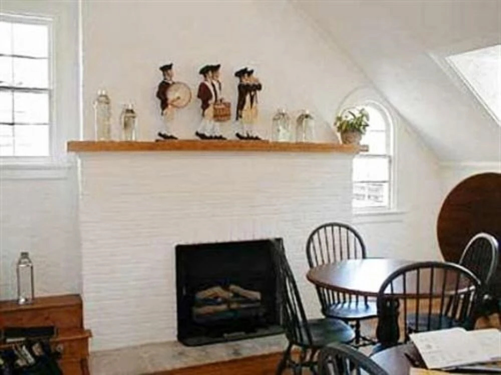 Fife And Drum Inn