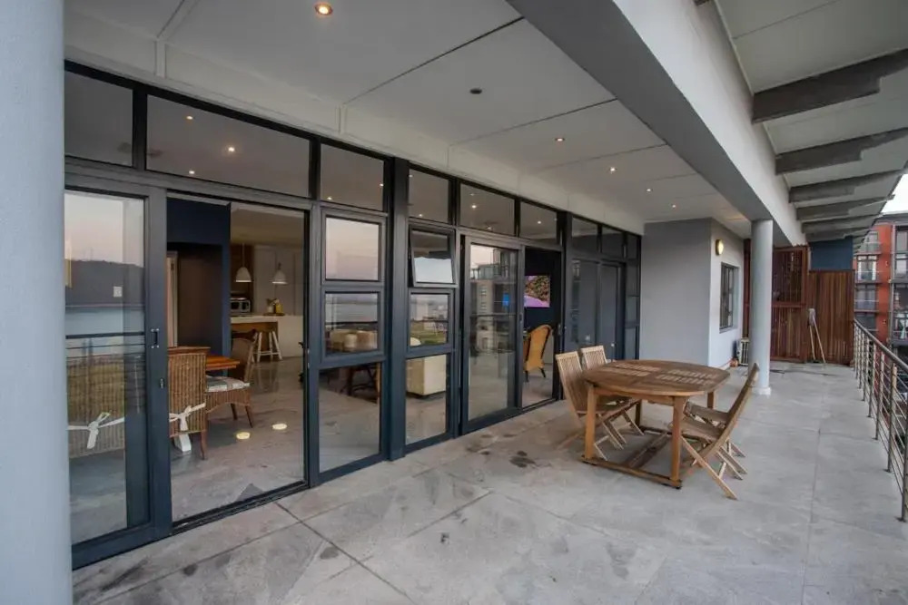 uSHAKA WATERFRONT - PALATIAL PRIVATE PENTHOUSE