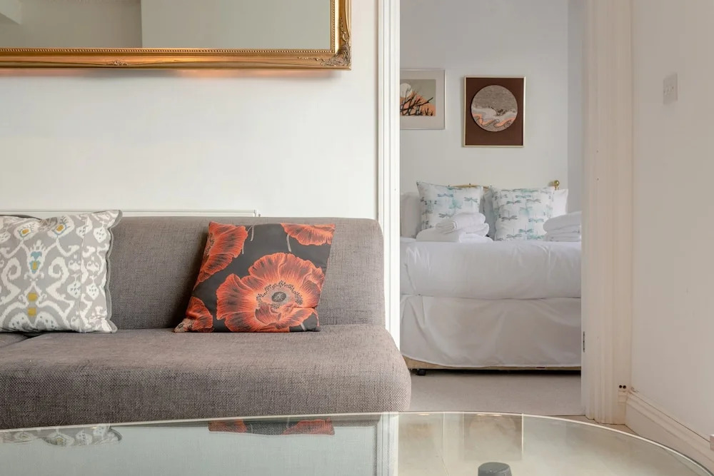 2 Bedroom Apartment Near Queens Park