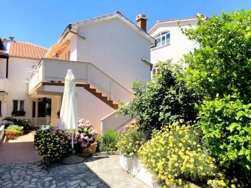 Rooms Vilma close to Rab City