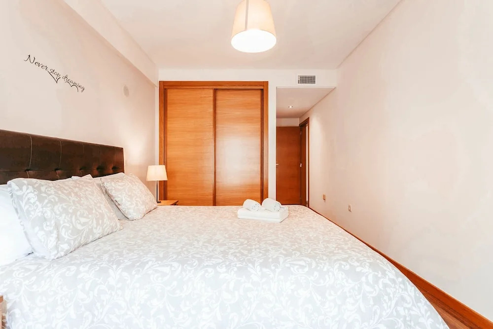 Modern Elegant 2 Bedroom in Amadora by GT House