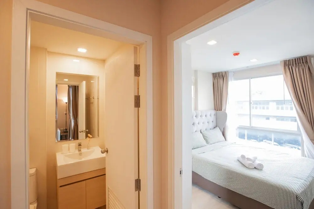 Near BK University Quiet Condo in Rama4 bkb137