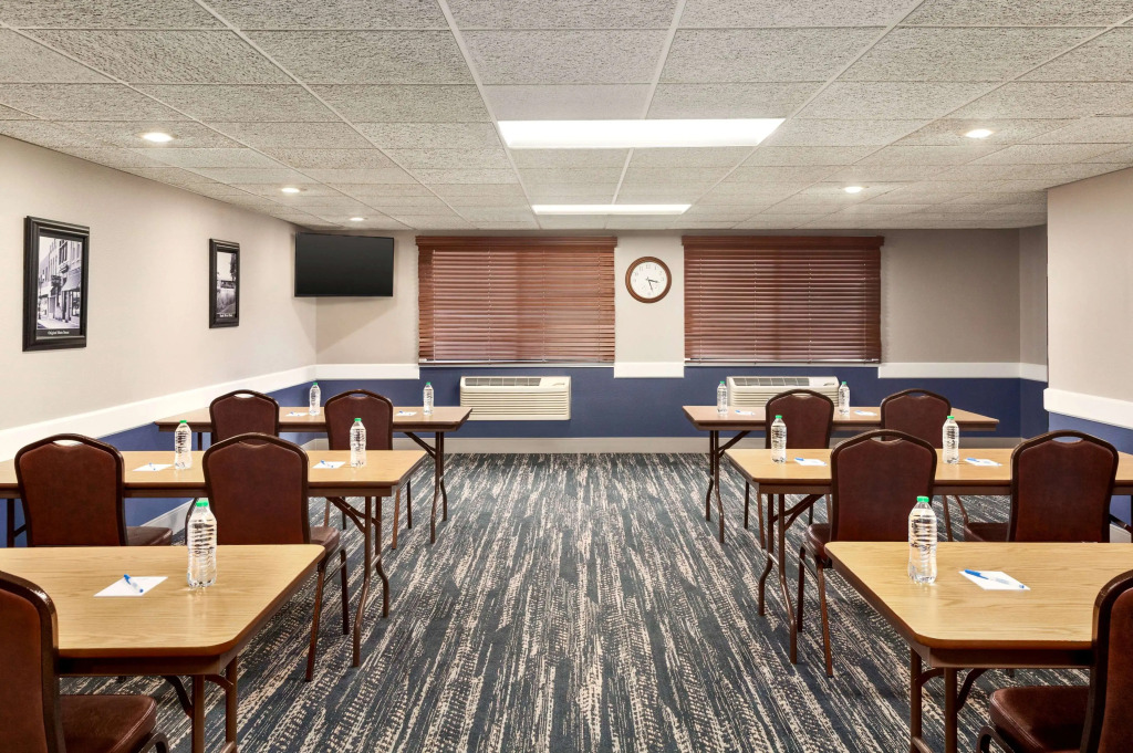AmericInn by Wyndham Sauk Centre