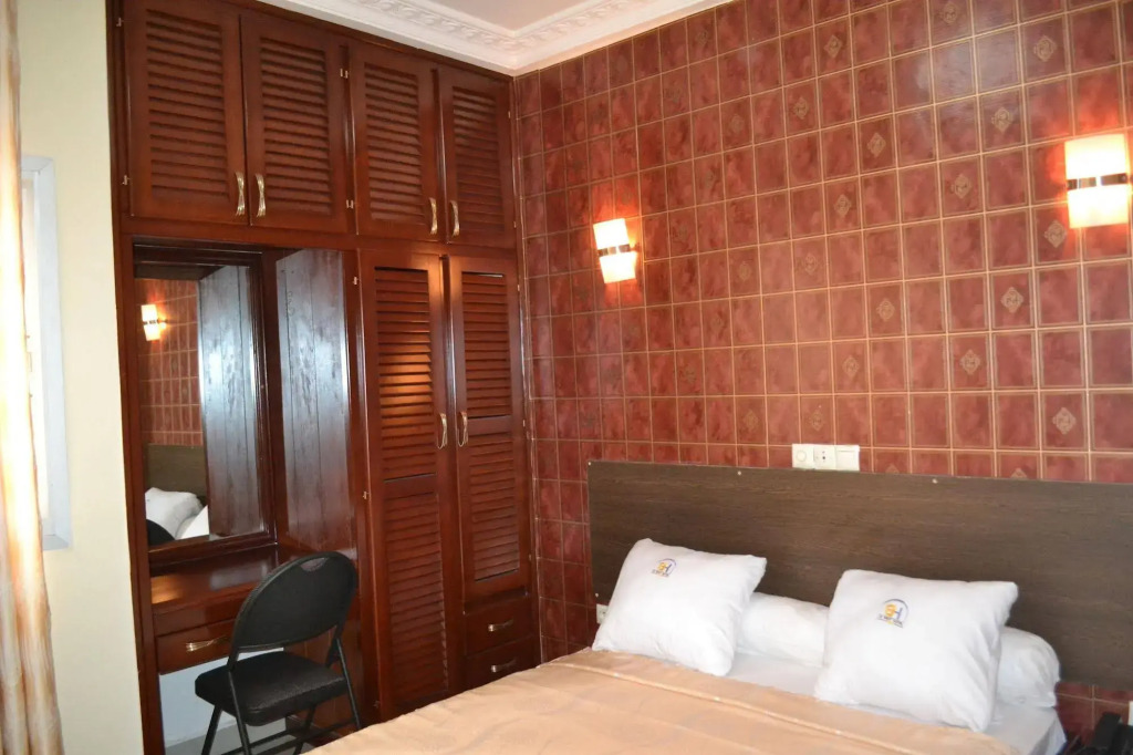 Le Best Hotel