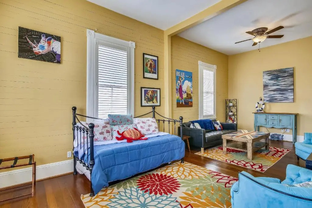 AbFab Seaside Cottage