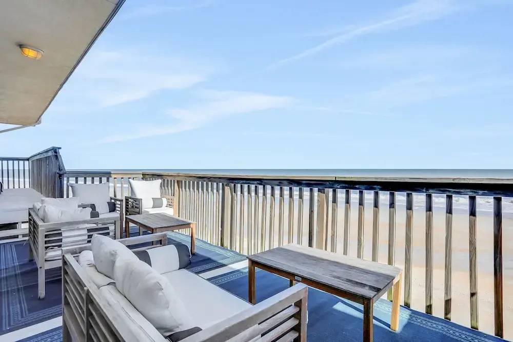 Gorgeous Beachfront Home With Inviting Deck & Patio, Hammock, Amazing Views