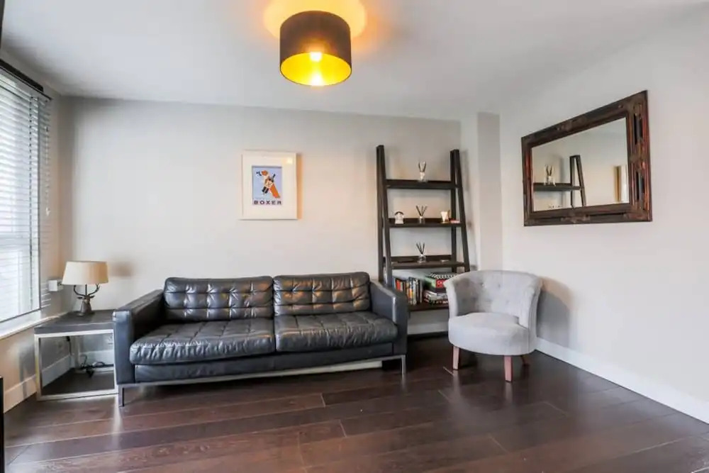 3 Bedroom Shoreditch Maisonette With Balcony