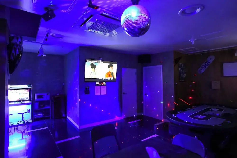Show Hotel