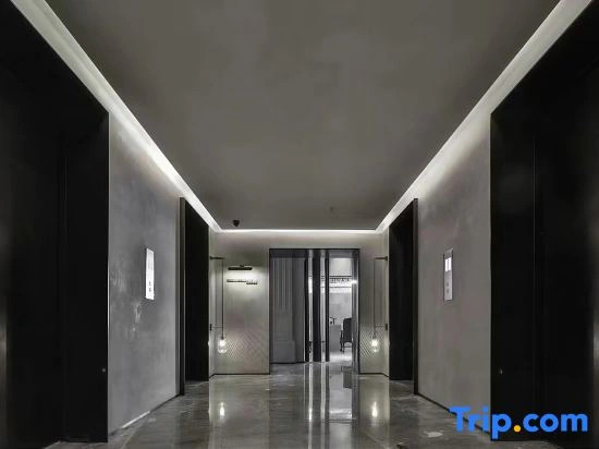 Kaiman Top Floor High Altitude Hotel (Taikoo Li Branch)
