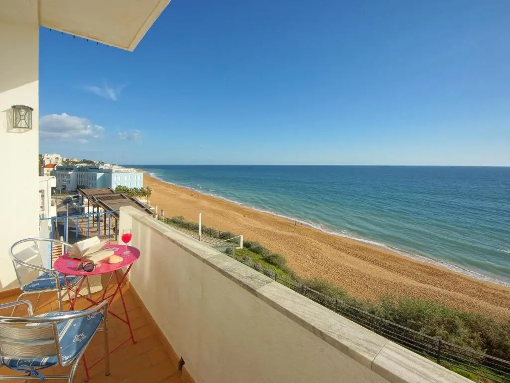 Inn The Beach Apartments by Seareen