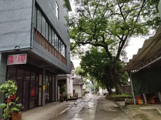 Yangshuo Gallery Moon House B&B (Shili Gallery Yulong River Branch)