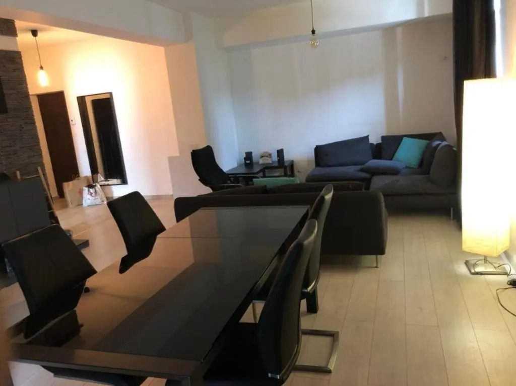 LUXURY APARTMENT III g