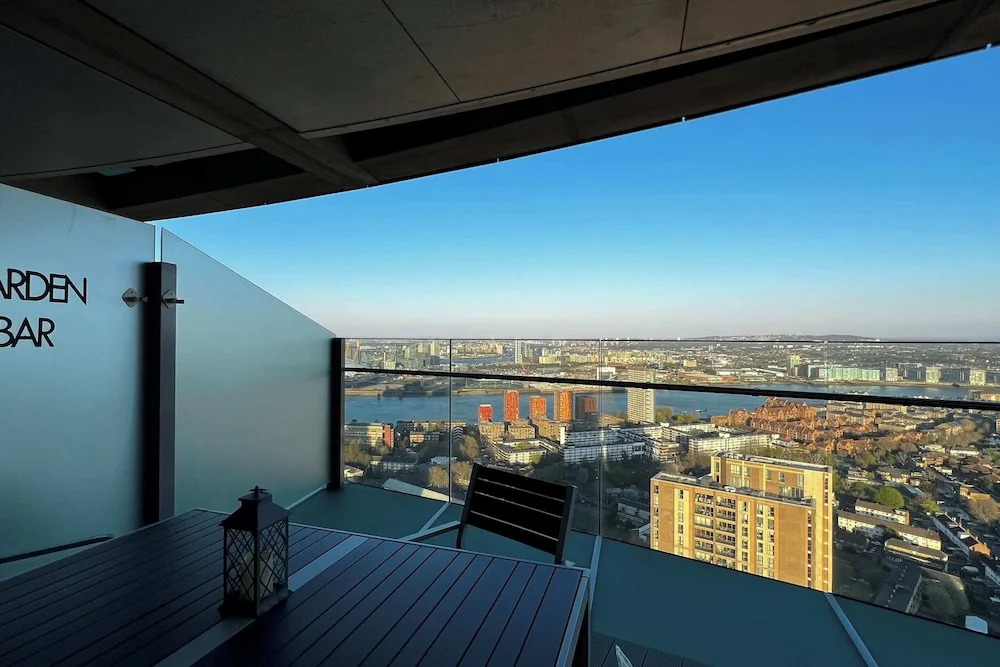 The Panoramic Urban Oasis
