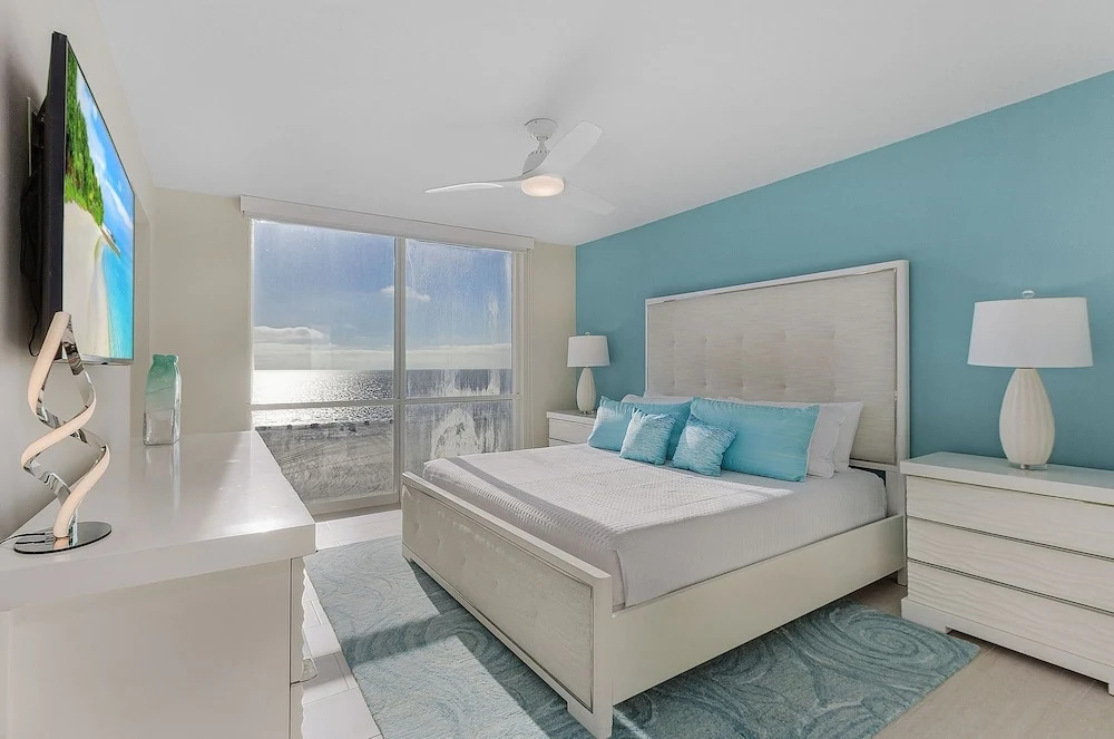 50 Shades Of White - Gullwing #805 - 6620 Estero Blvd 3 Bedroom Condo by RedAwning