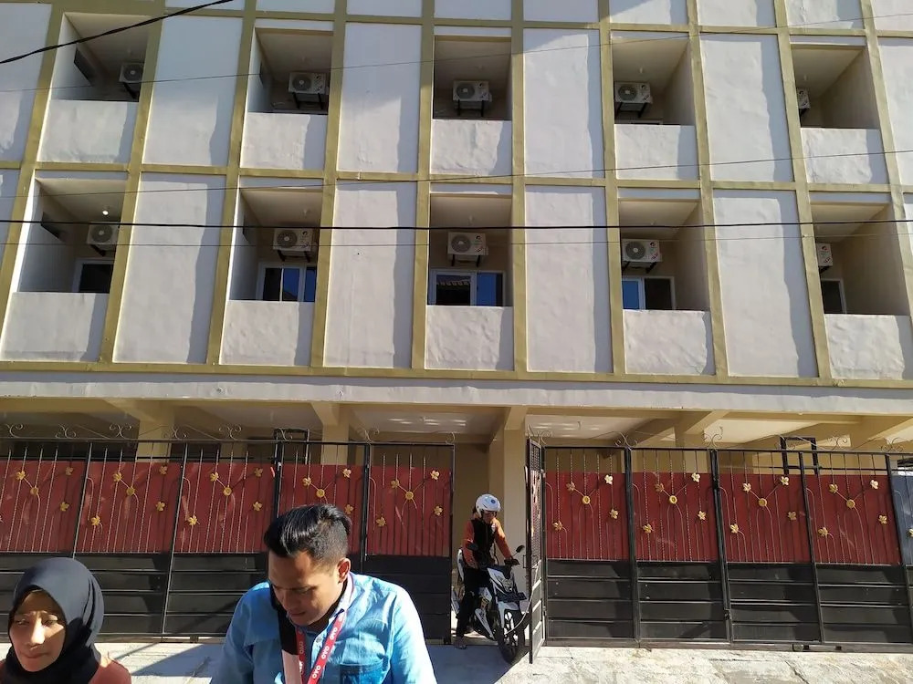 Oyo 2006 Hotel Luvio Makassar