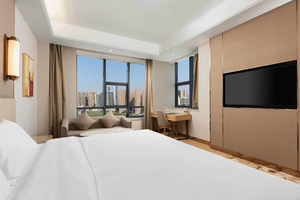 Vienna International Hotel (Wuhan Yangsi Port Yangtze River Bridge)