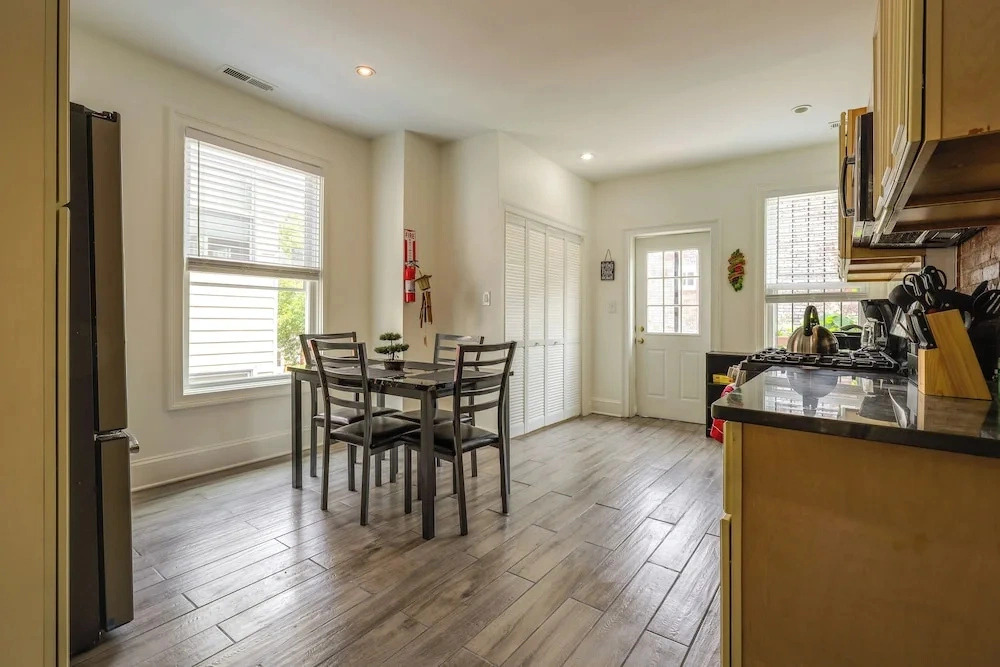 2 Mi to National Mall: Wfh-friendly DC Townhome