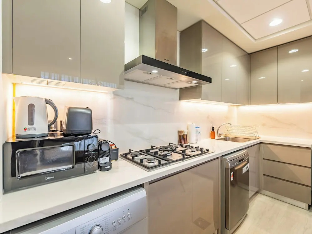 Zen Condo With Burj Khalifa View In Vibrant City