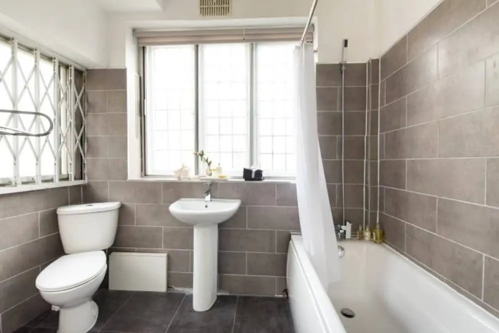 3 Bedroom House in Hampstead Village Sleeps 6
