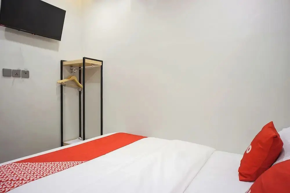 OYO 92956 Travelbiz Hotel