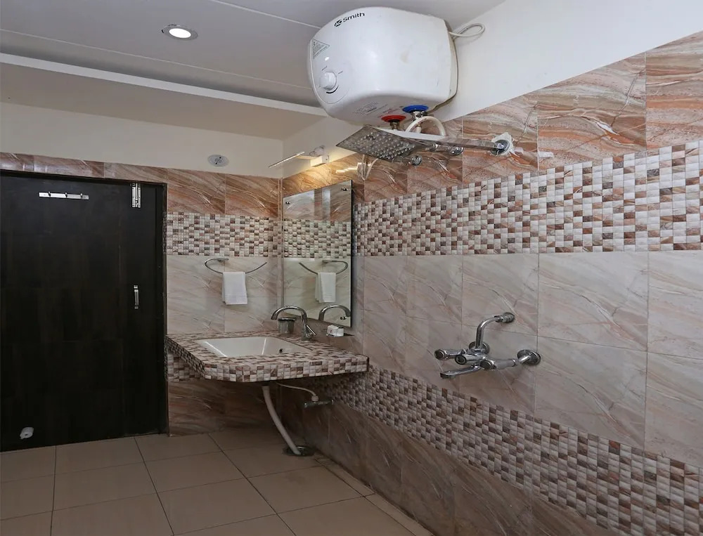 OYO 5449 Hotel SBD Guest House