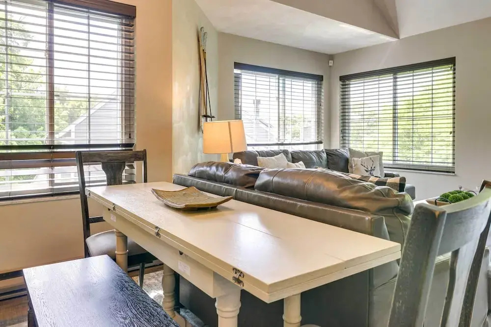 Somerset Townhome w/ Deck < 2 Mi to Ski Lift!