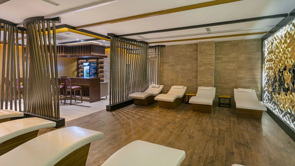 B Business Hotel & Spa