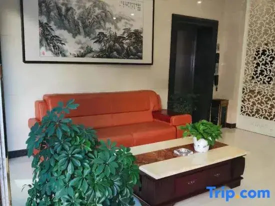 Luotian Yanyangtian Business Hotel