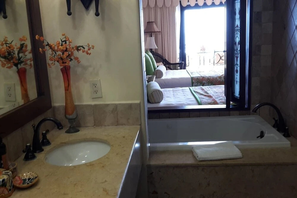 Great Location 1BR Studio wtih Pool & Marina view