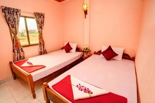 #10 Lakeside Guesthouse